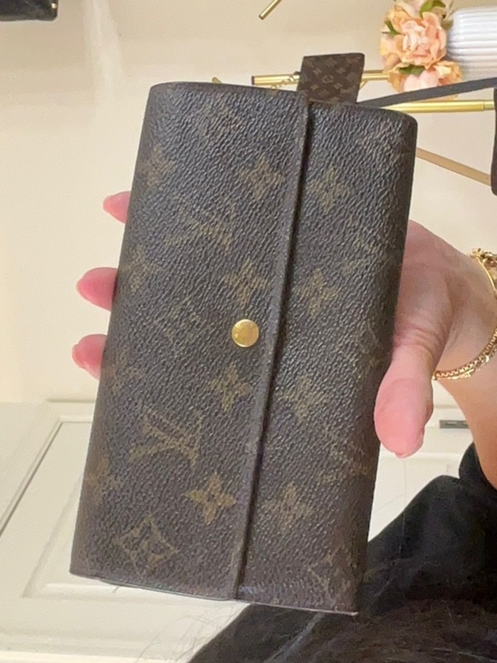 9. LV mono wallet sold as is Desc in live no cancel/returns